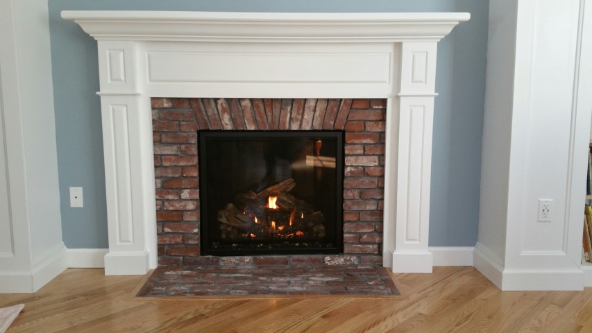 Mendota FV41 Gas Fireplace. Reclaimed Thin Brick Veneer. 