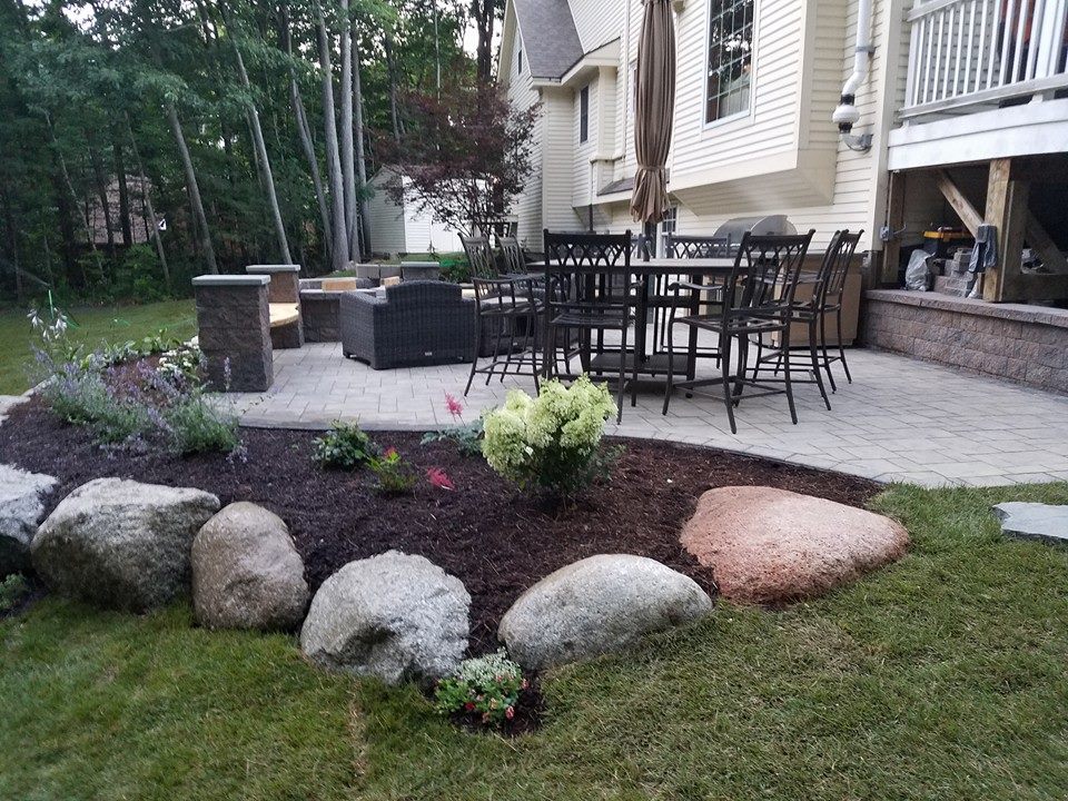 Cambridge 3pc pavers and Maytrx Free-Standing wall. 